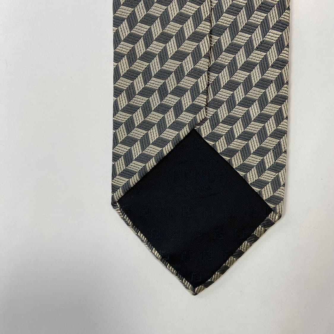 펜디 (FENDI) 정품 명품 넥타이 7.8cm 상품이미지7