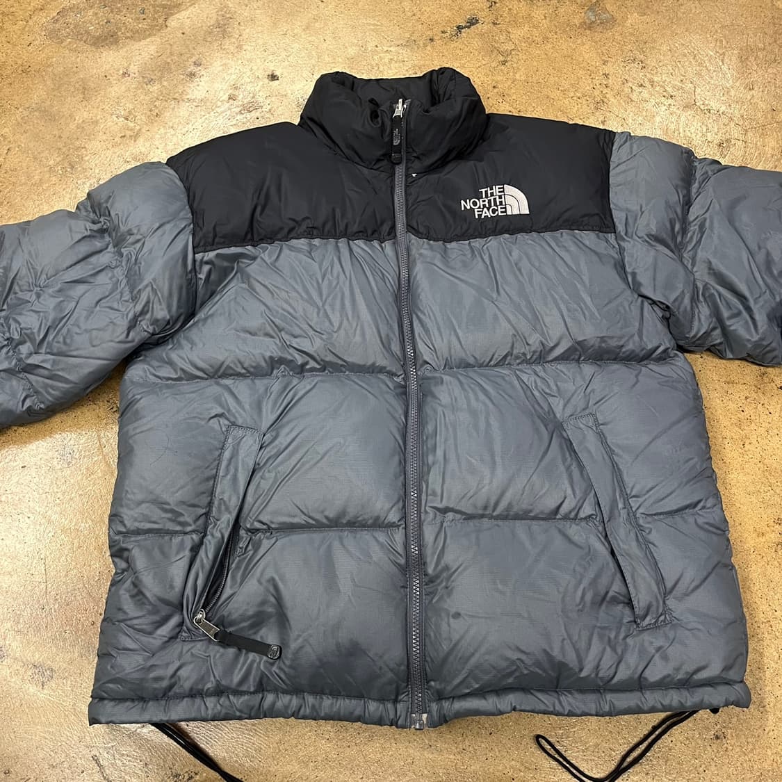 노스페이스 그레이 눕시 패딩 상품이미지3