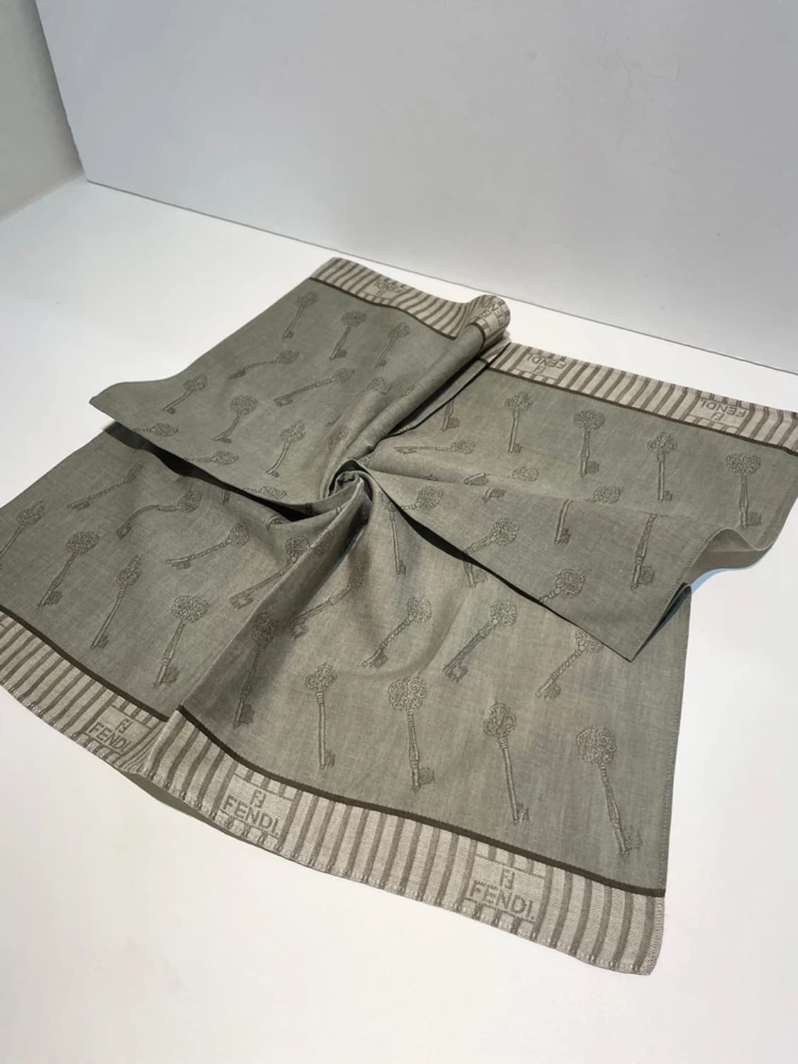 펜디 FENDI 00s 열쇠 패턴 쁘띠 손수건 A1223 상품이미지2