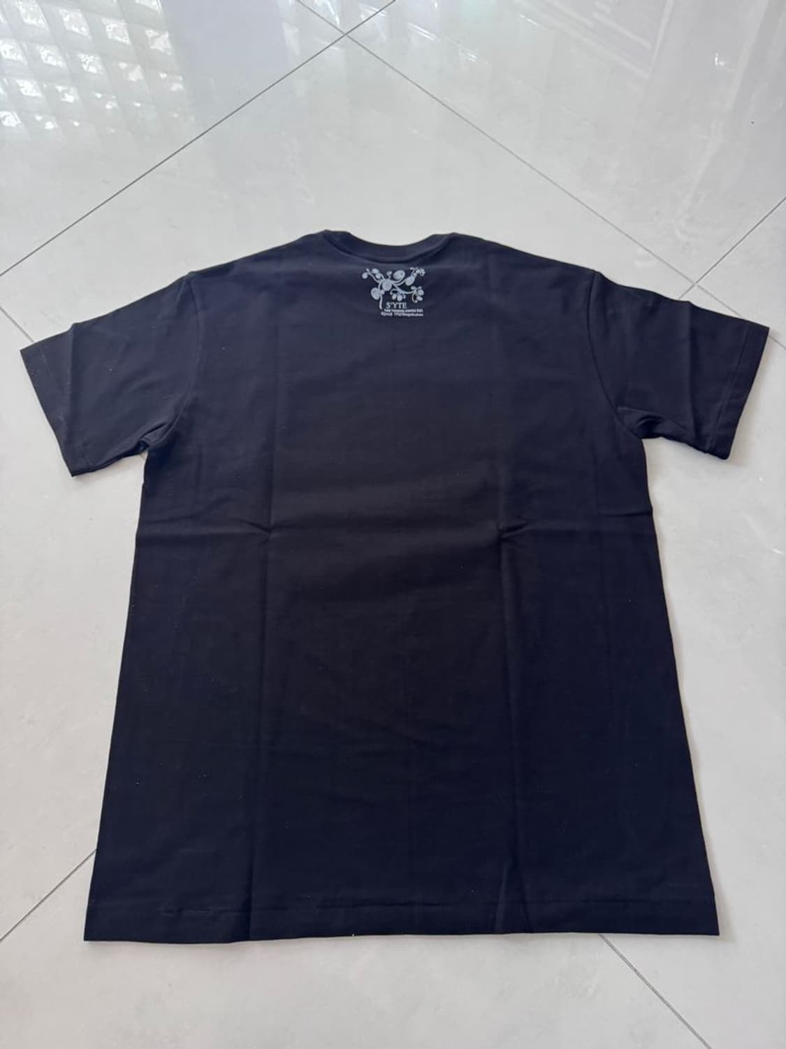 FLOWER AND KIRIE TEE 꽃과 키리에 그래픽 티셔츠 상품이미지3