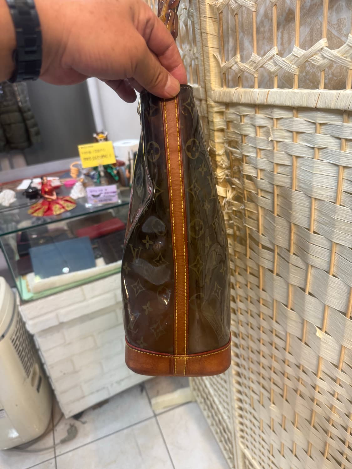 정품 루이비통 비닐카바 암브레 숄더백 팝니다 상품이미지2