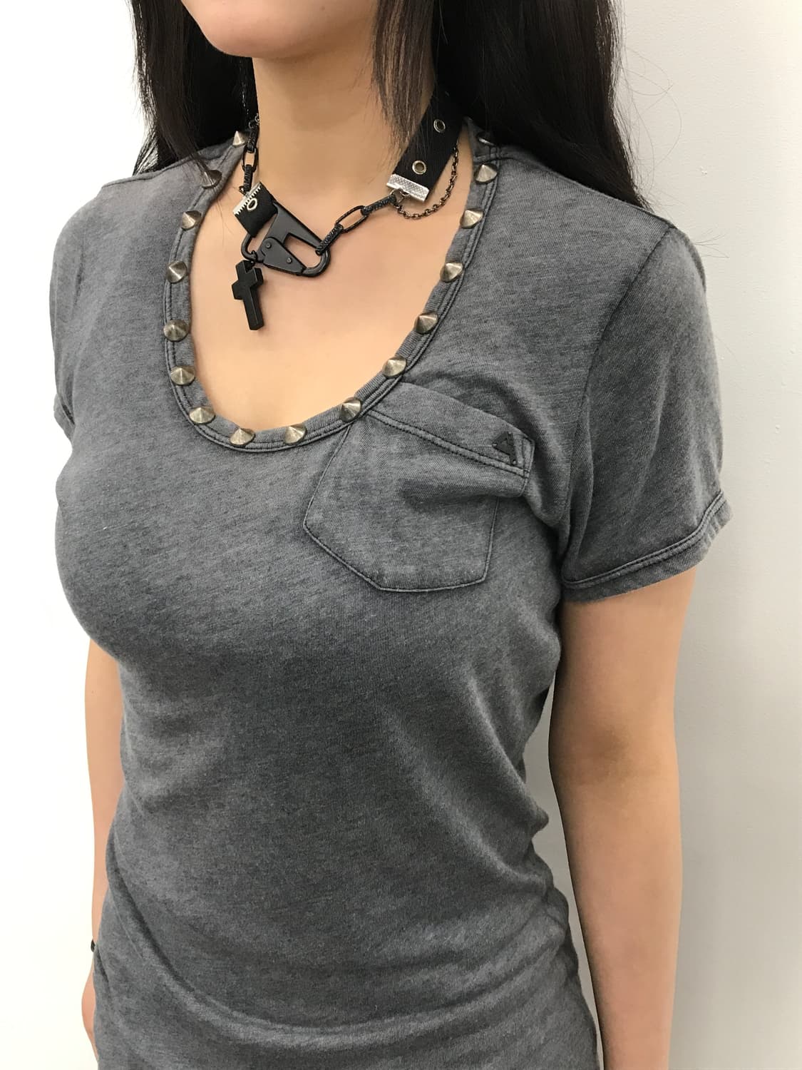 Made Italy Charcoal Studded Neck Tee 상품이미지1
