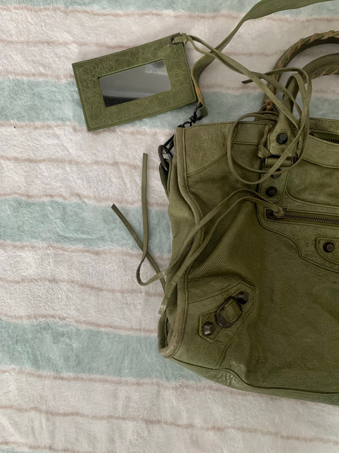 발렌시아가 모터백 미듐 르시티 시티백 올리브 상품이미지5