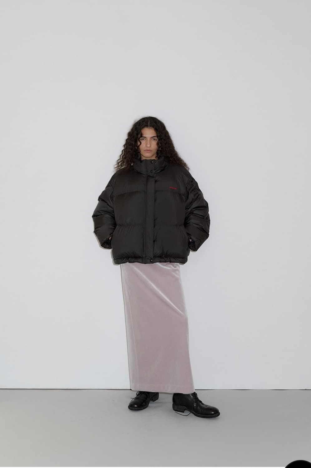 오버듀플레어 글로시 다운 패딩 블랙 상품이미지2