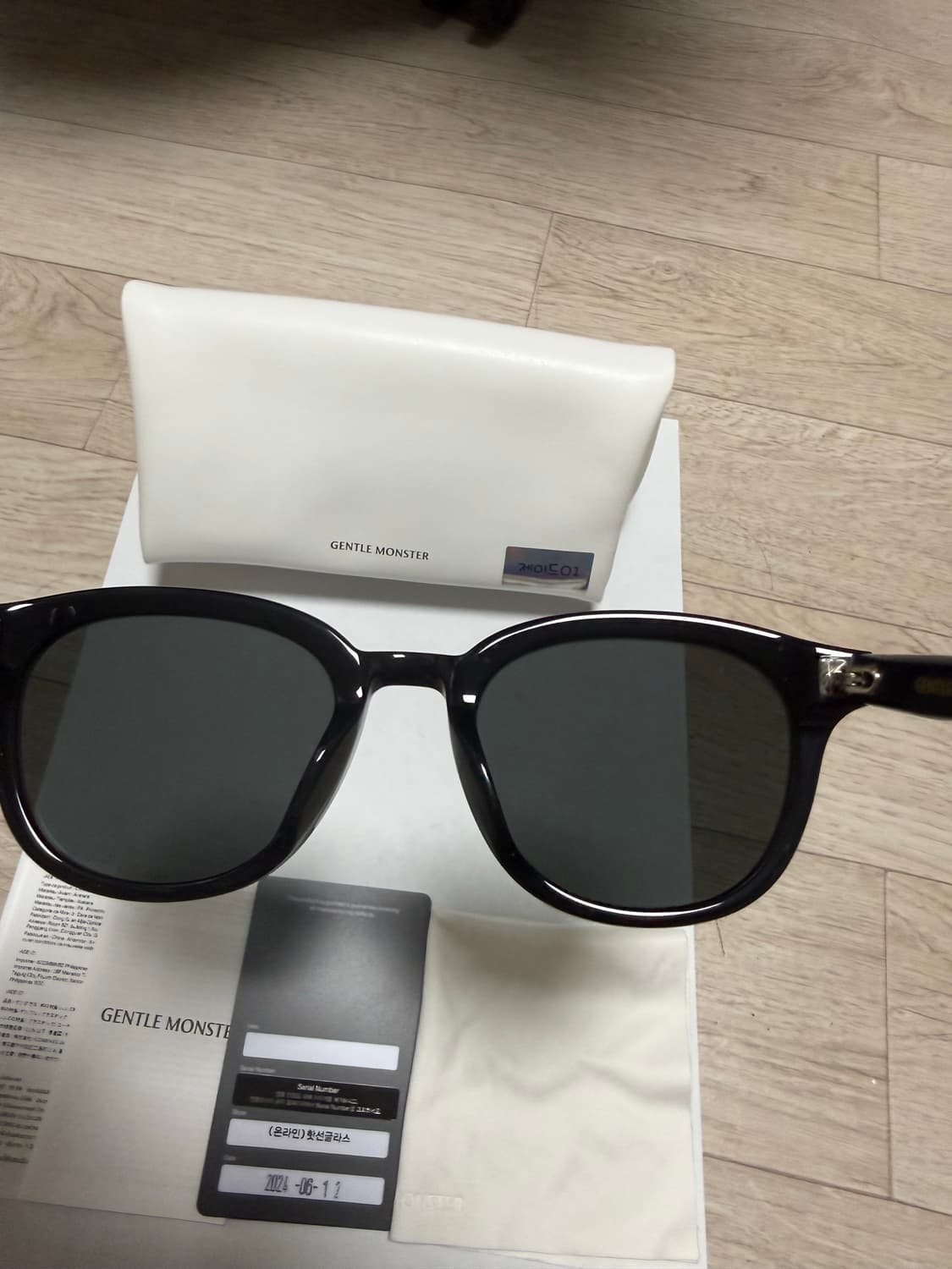 젠틀몬스터 제이드(01)팝니다. 상품이미지4