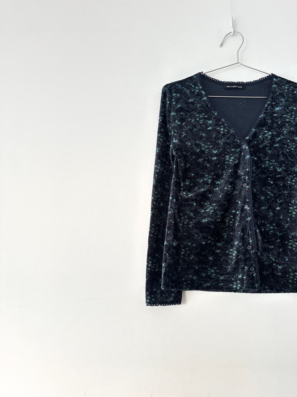 NICE CLAUP flower velvet v-neck top 상품이미지2