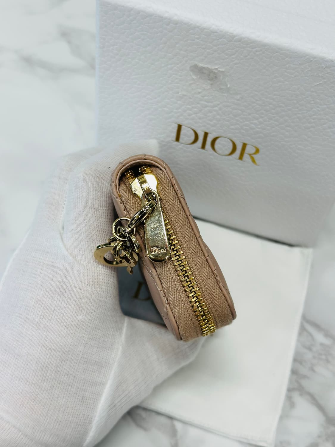 [정품] 디올 레이디 하트 스티칭 반지갑 파우더 핑크 상품이미지3