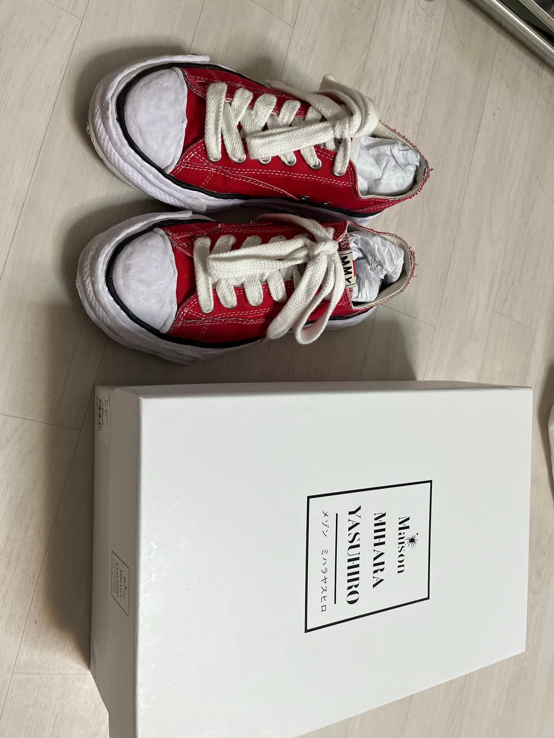 메종 미하라 야스히로 피터슨23 OG 솔 캔버스 로우탑 스니커즈 레드 상품이미지1