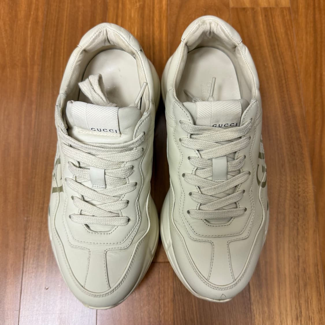 36 (W) 구찌 롸이톤 레더 스니커즈 띠 로고 상품이미지5