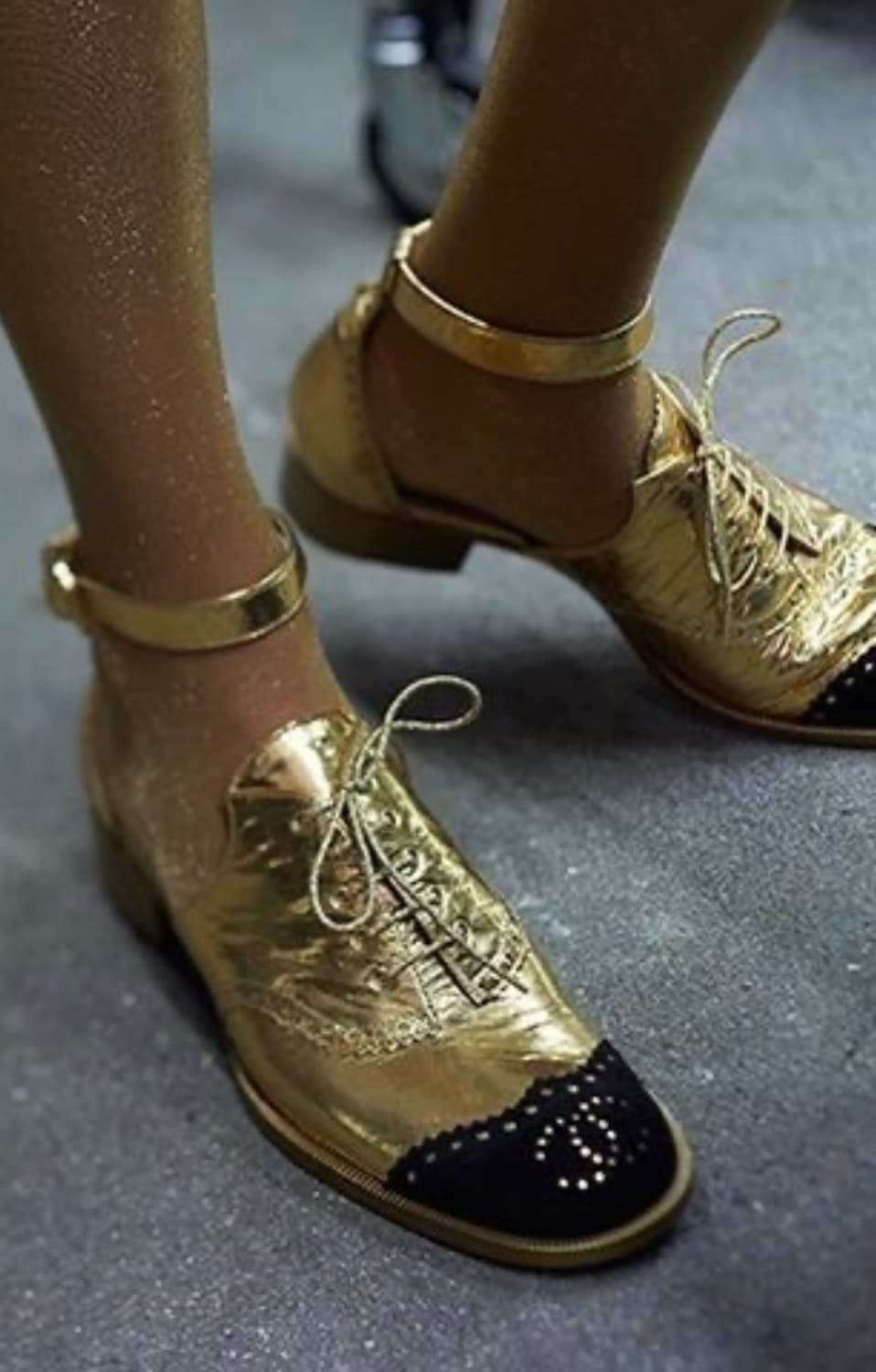 [정가 150만원] 샤넬 골드 스트랩 구두 37 235-240 상품이미지2