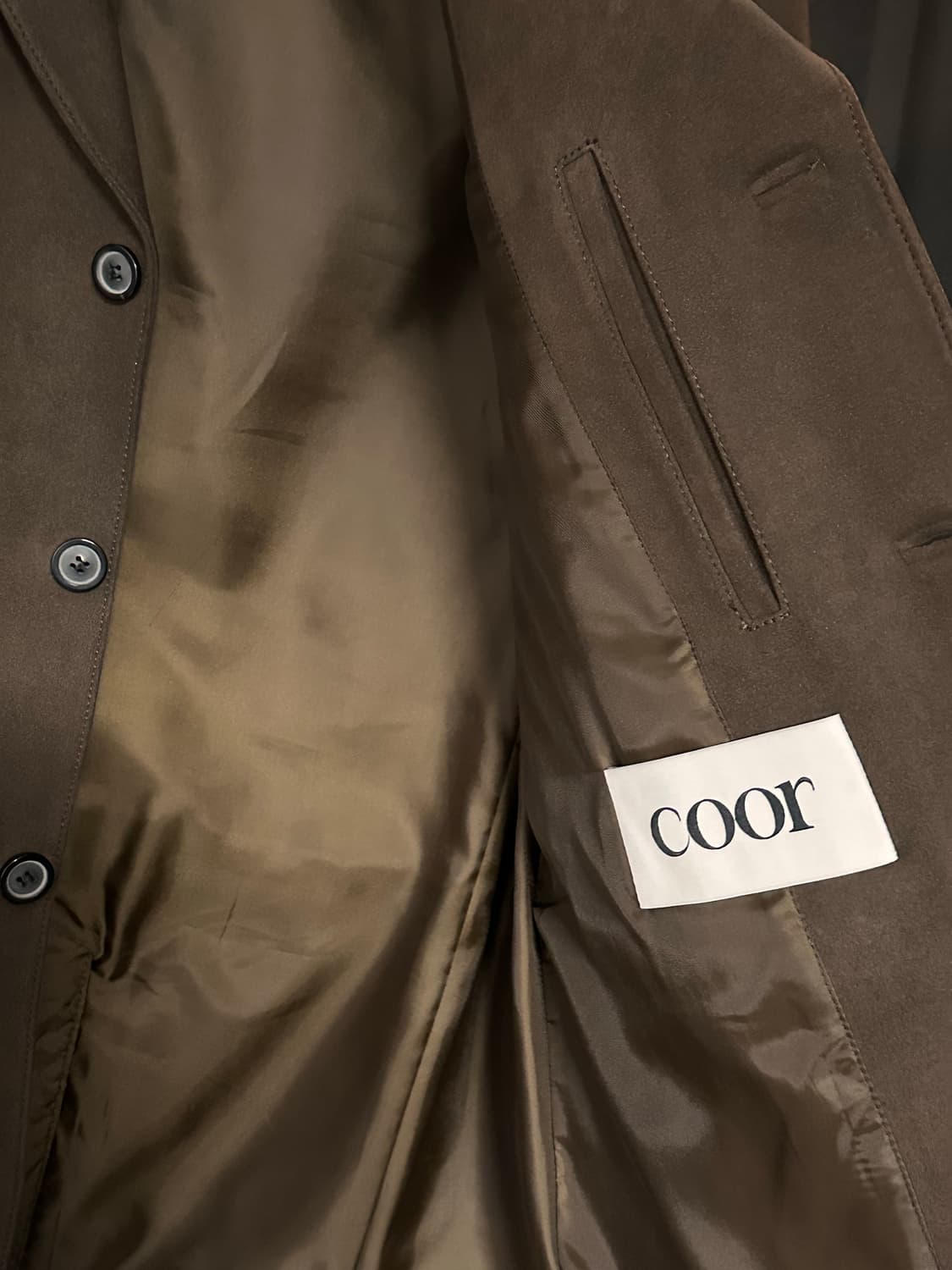 쿠어 쓰리버튼 스웨이드 블레이저 다크브라운 L  상품이미지4