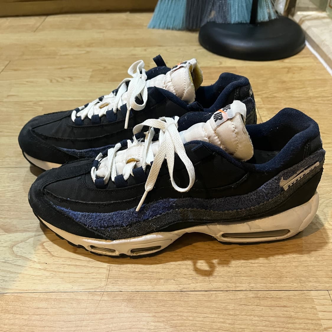 (280) 나이키 맥스95 SE 러닝클럽 블랙 딥 로얄 블루 상품이미지1