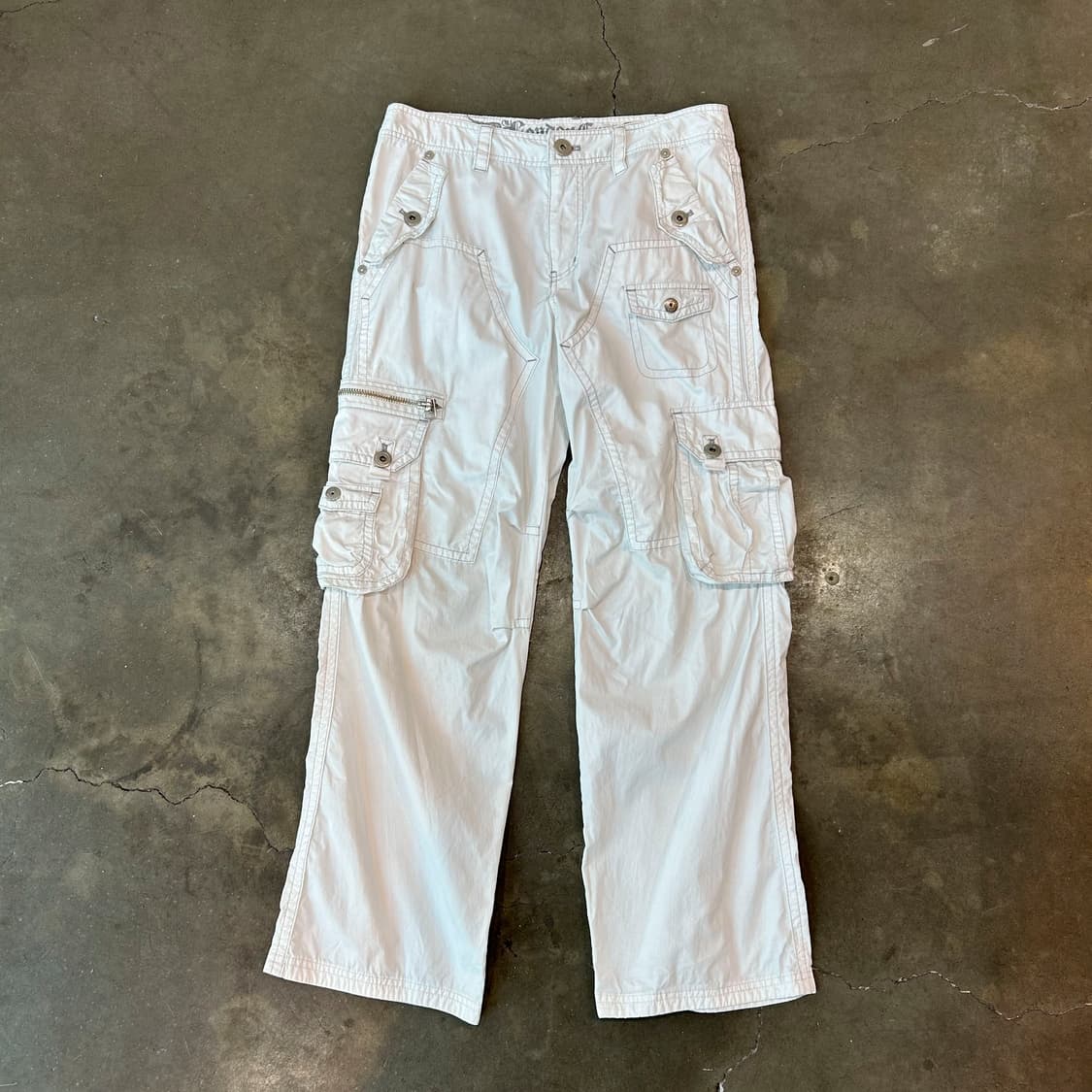 화이트 디테일 카고팬츠 상품이미지1