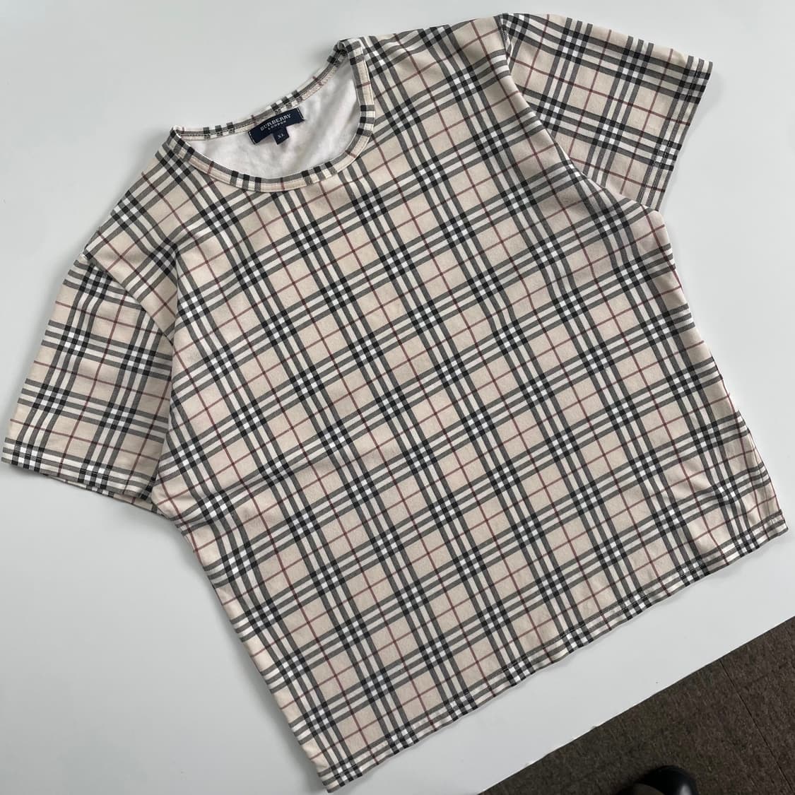 Burberry  버버리 노바체크 라운드 반팔 티셔츠 상품이미지1