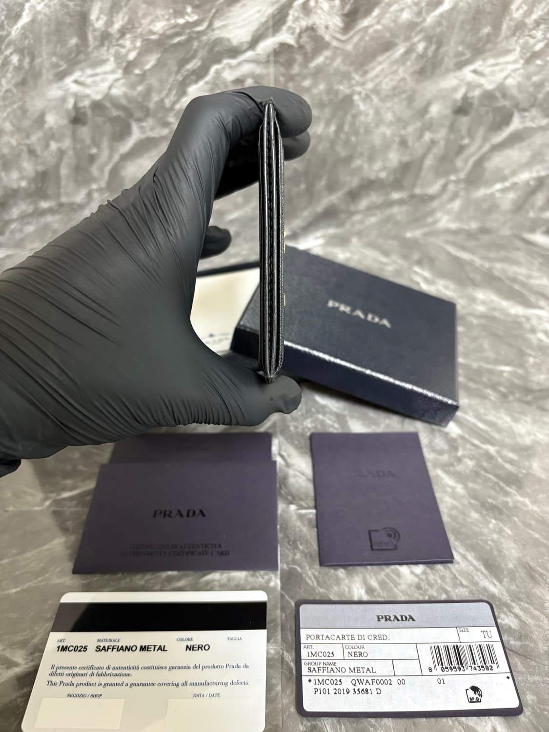 프라다 사피아노 메탈 금장로고 카드지갑 상품이미지3
