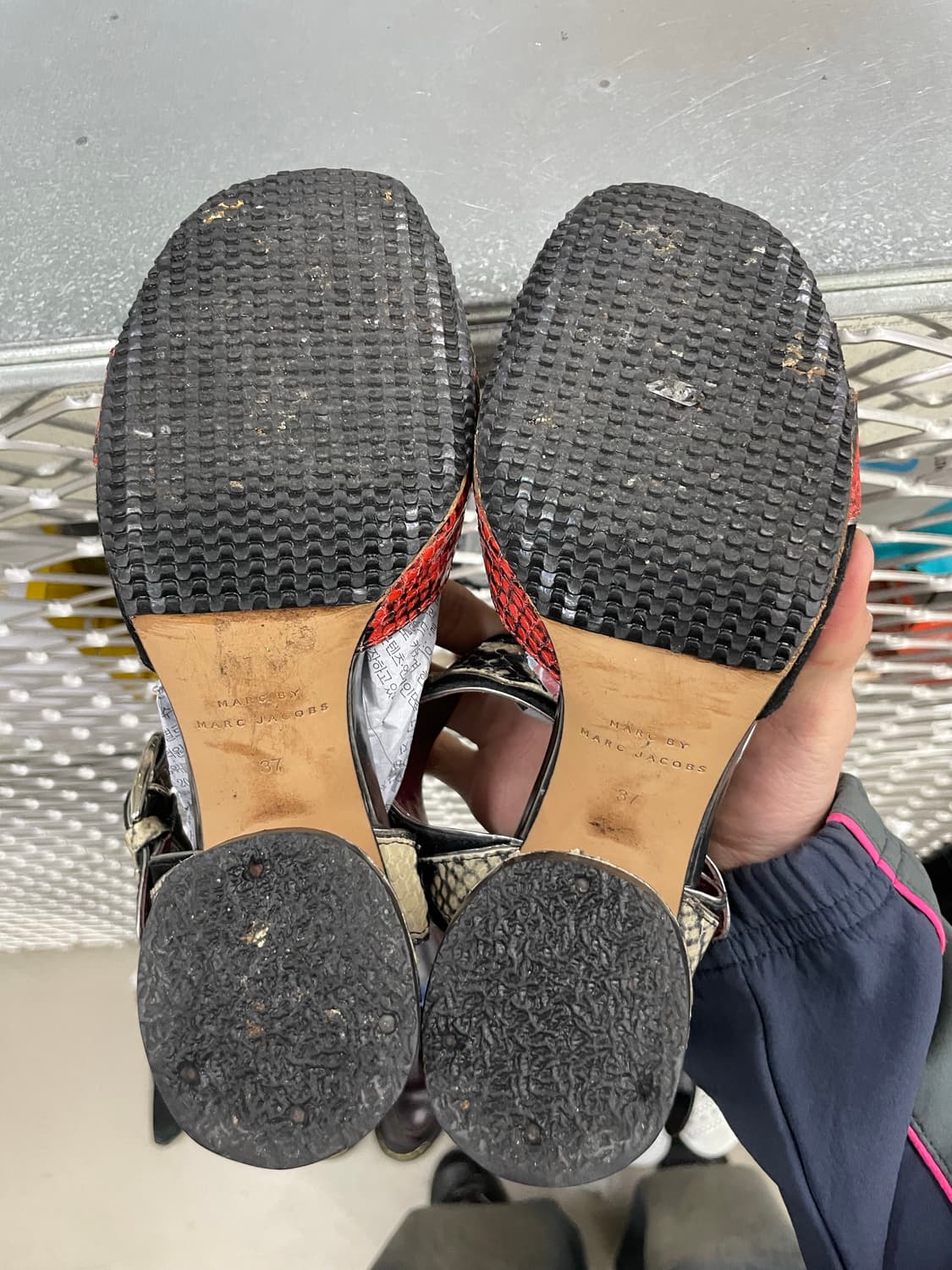 마크제이콥스 스네이크스킨 레더 힐37 상품이미지6