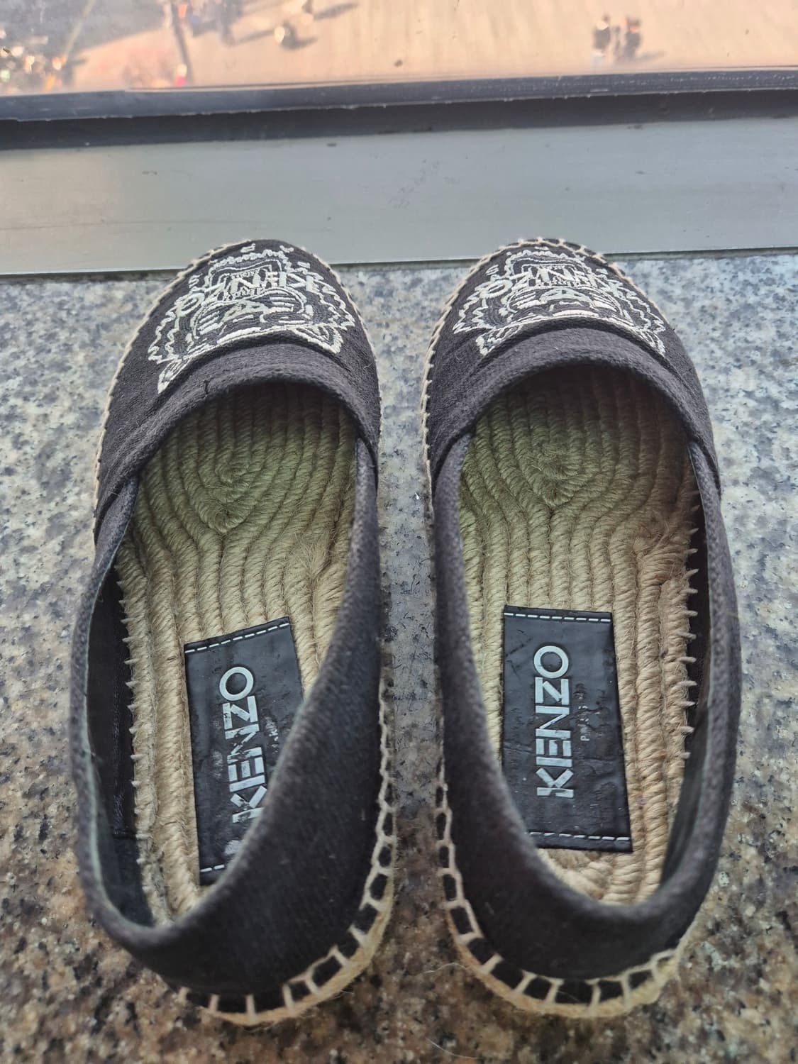 겐조(KENZO) 타이거 자수 에스파듀 슬립온입니다. 
사이즈 35 상품이미지3