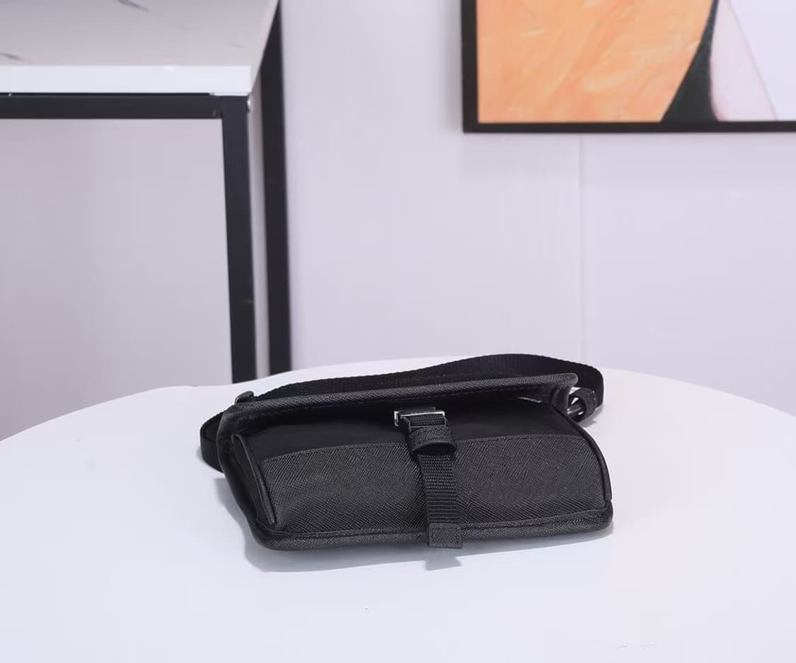 프라다 리나일론 앤 사피아노 레더 스마트폰 케이스 블랙 상품이미지2