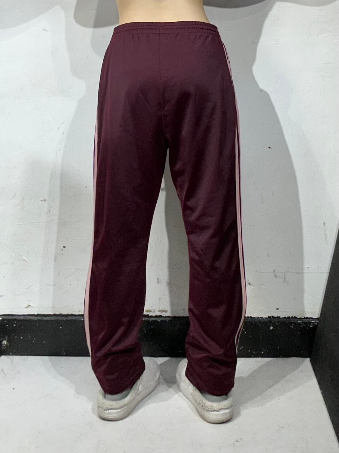 아디다스 버건디 핑크 삼선 와이드 트레이닝 팬츠 상품이미지3