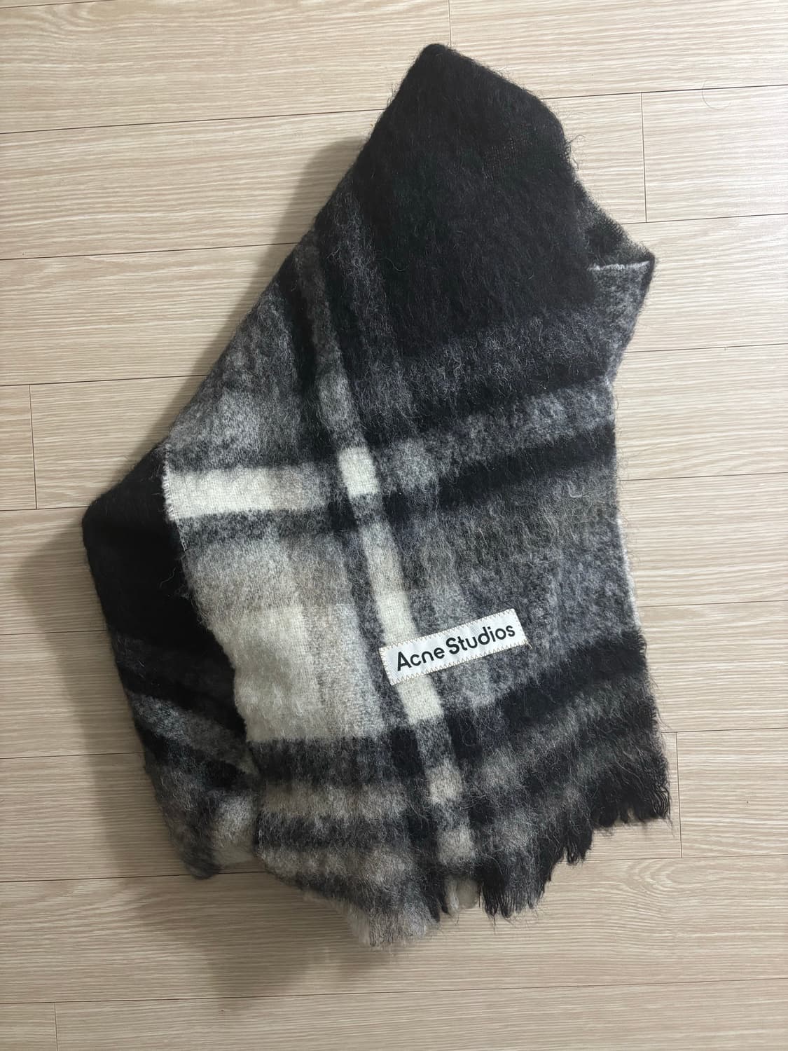 아크네스튜디오 머플러 상품이미지1