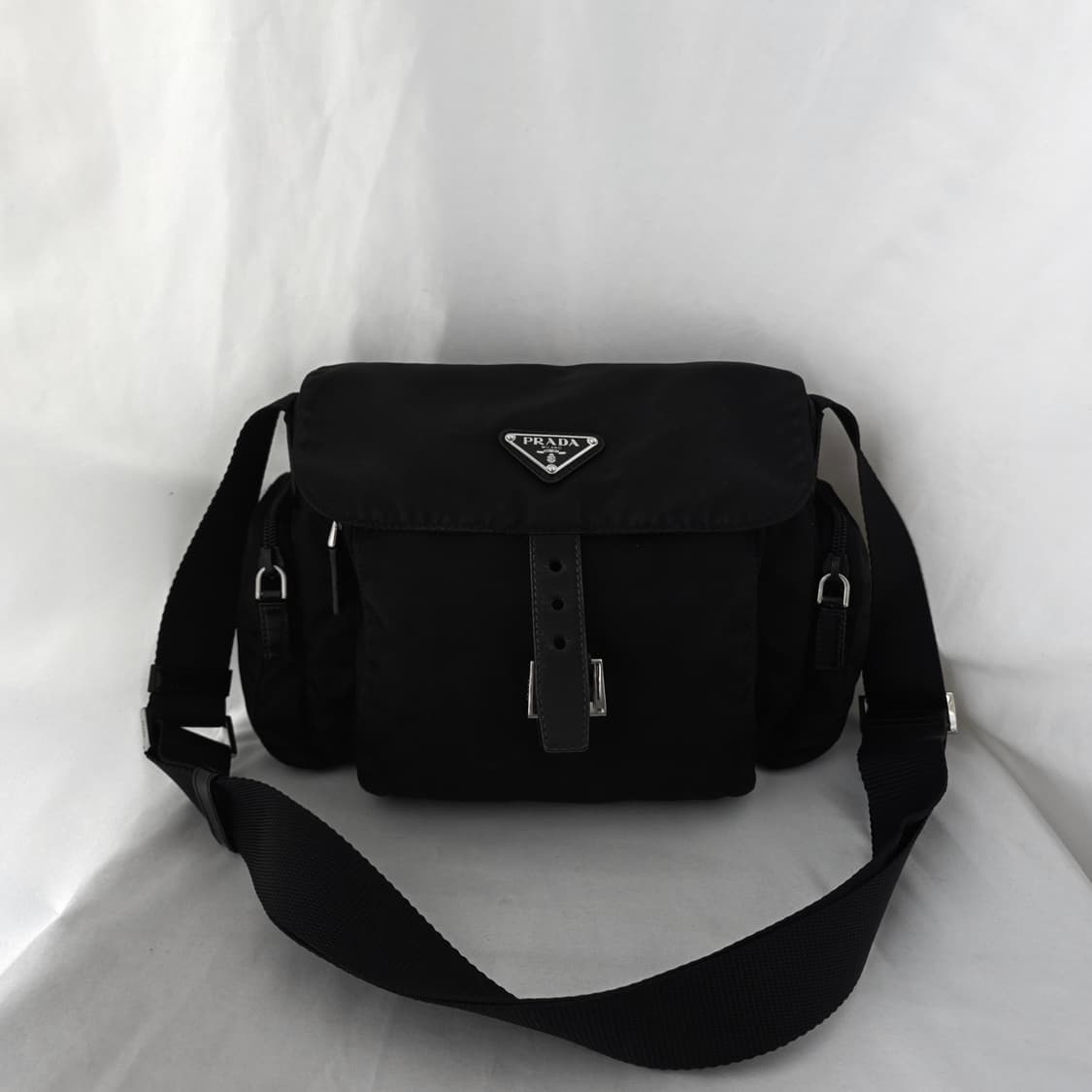 [정품 PRADA] 프라다 사이드 투포켓 나일론 크로스백 남녀공용 상품이미지2