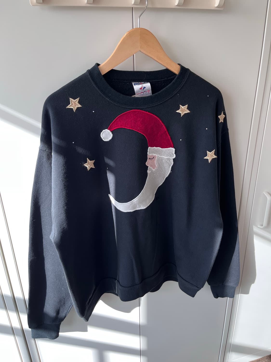 Jerzees 크리스마스 산타 자수 패치 오버핏 맨투맨 상품이미지6