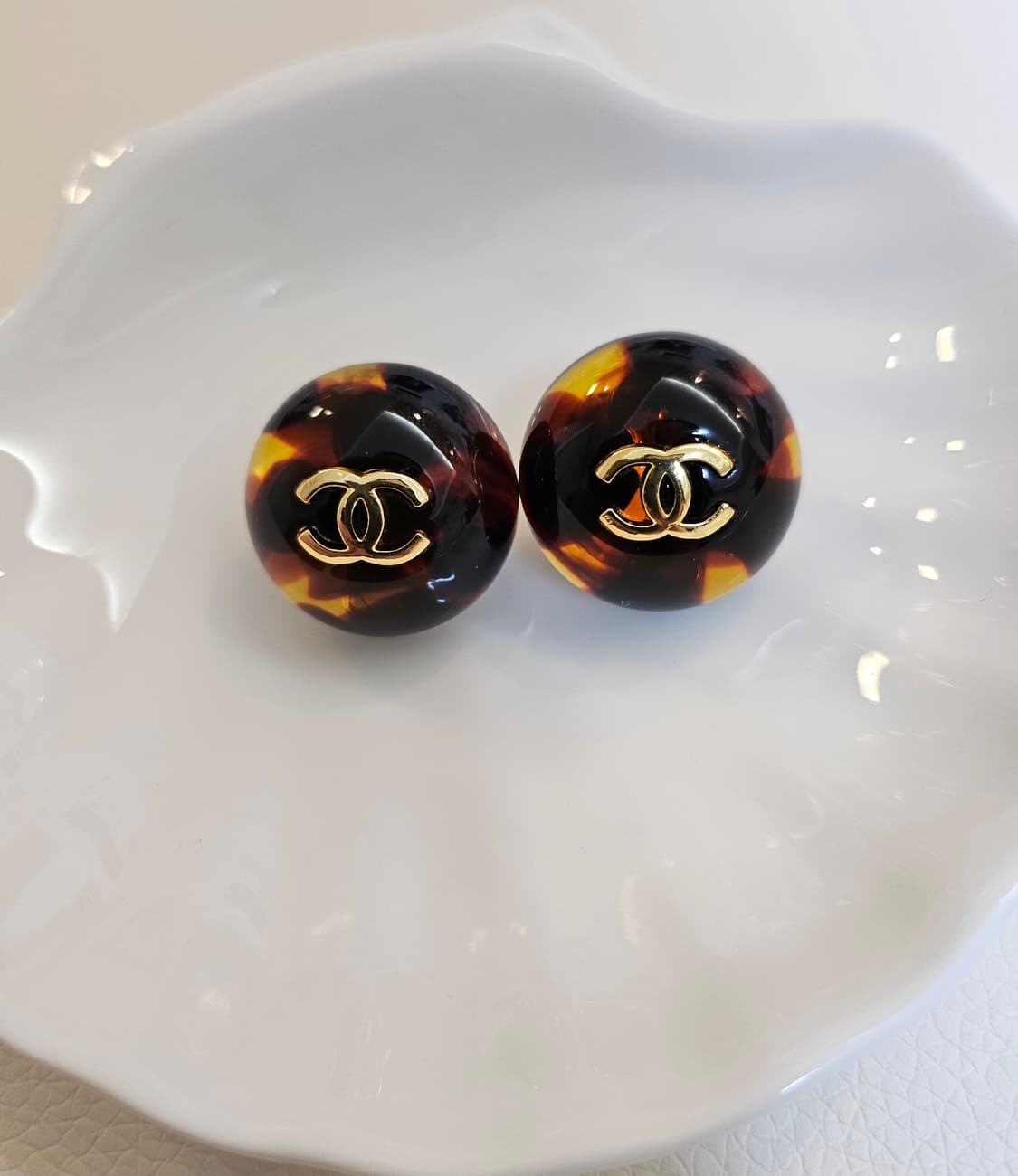 샤넬 빈티지단추 레오파드 귀걸이 업사이클링 상품이미지1