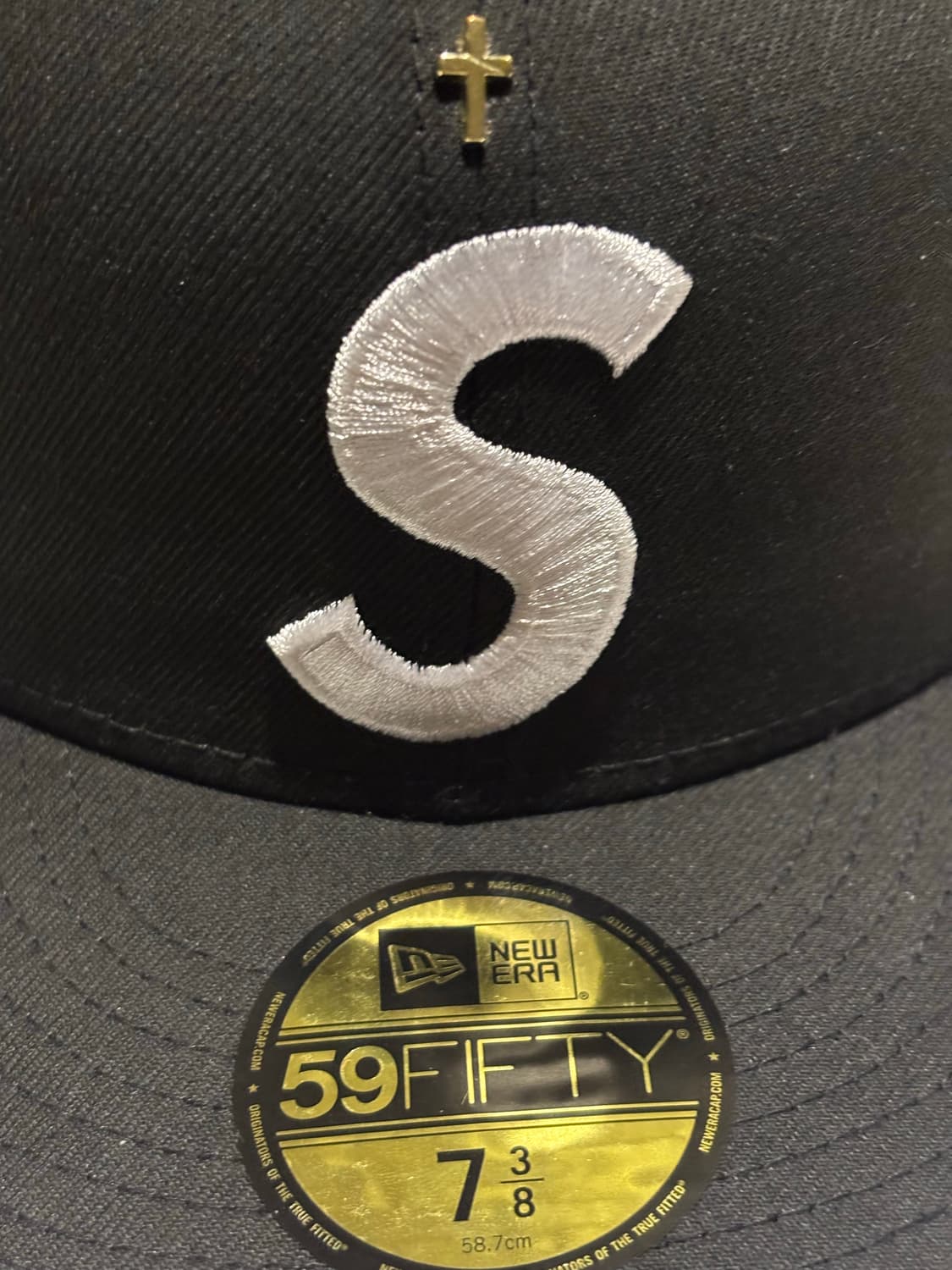 슈프림 골드 크로스 S 로고 뉴에라 블랙 - 738 상품이미지4