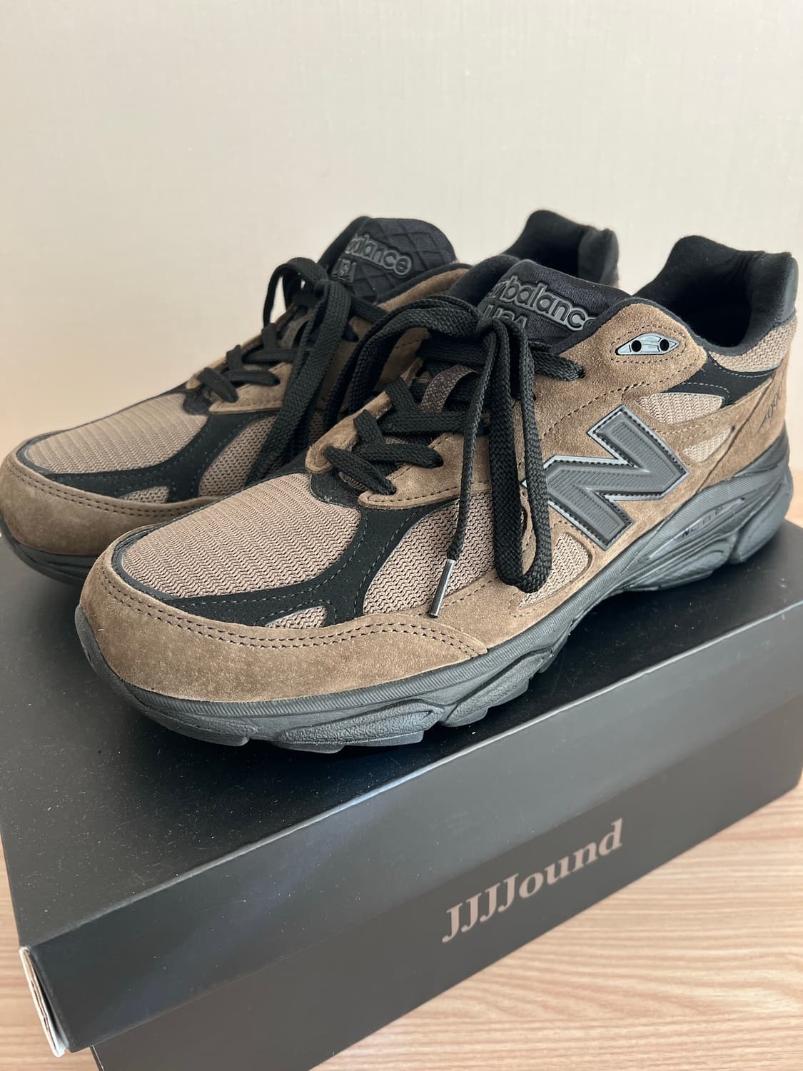 뉴발란스 x JJJ자운드 990v3 브라운 블랙 상품이미지1