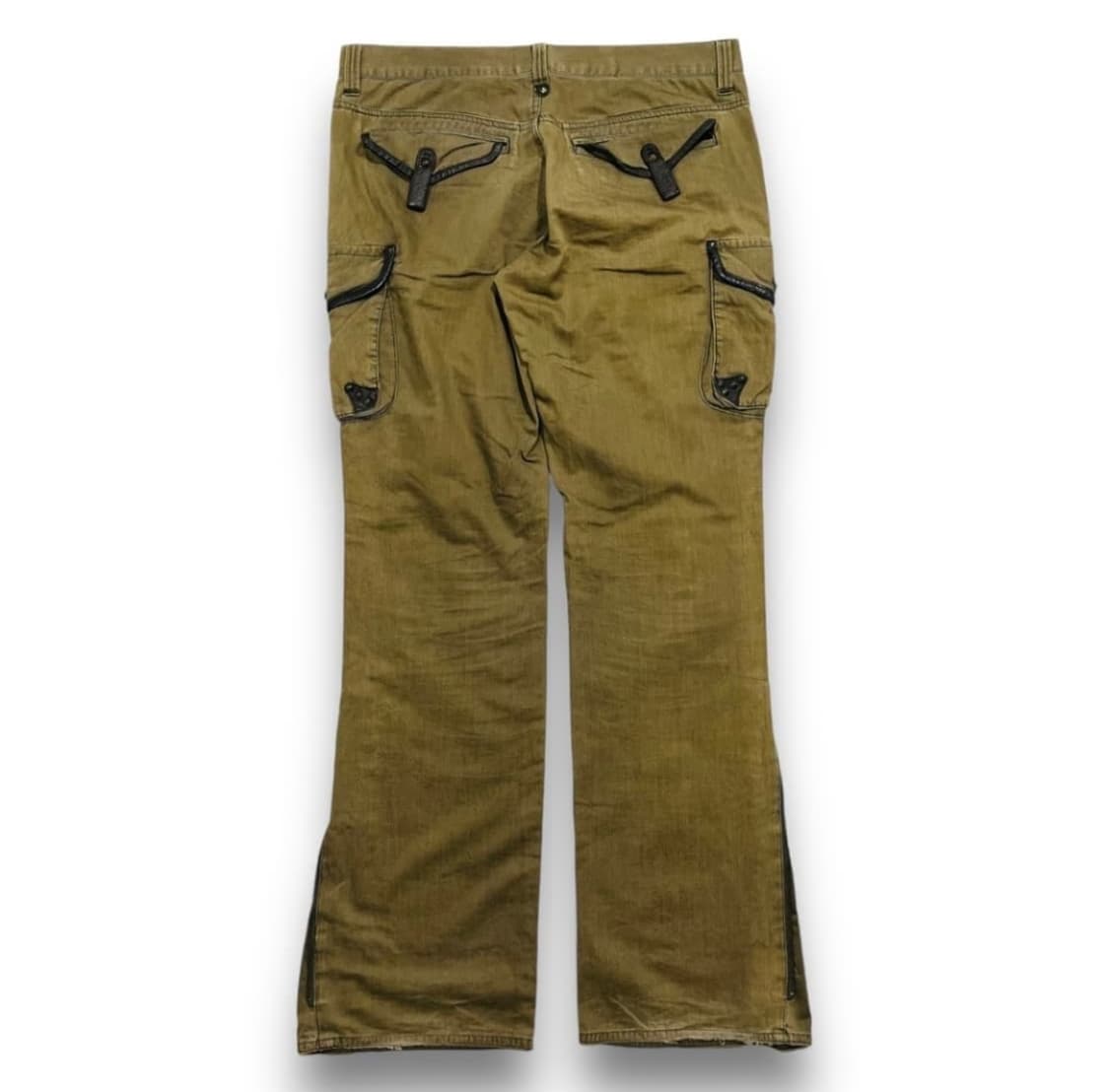 세만틱 디자인 더블 레더 포인트 카고 디테일 부츠컷 팬츠 상품이미지3