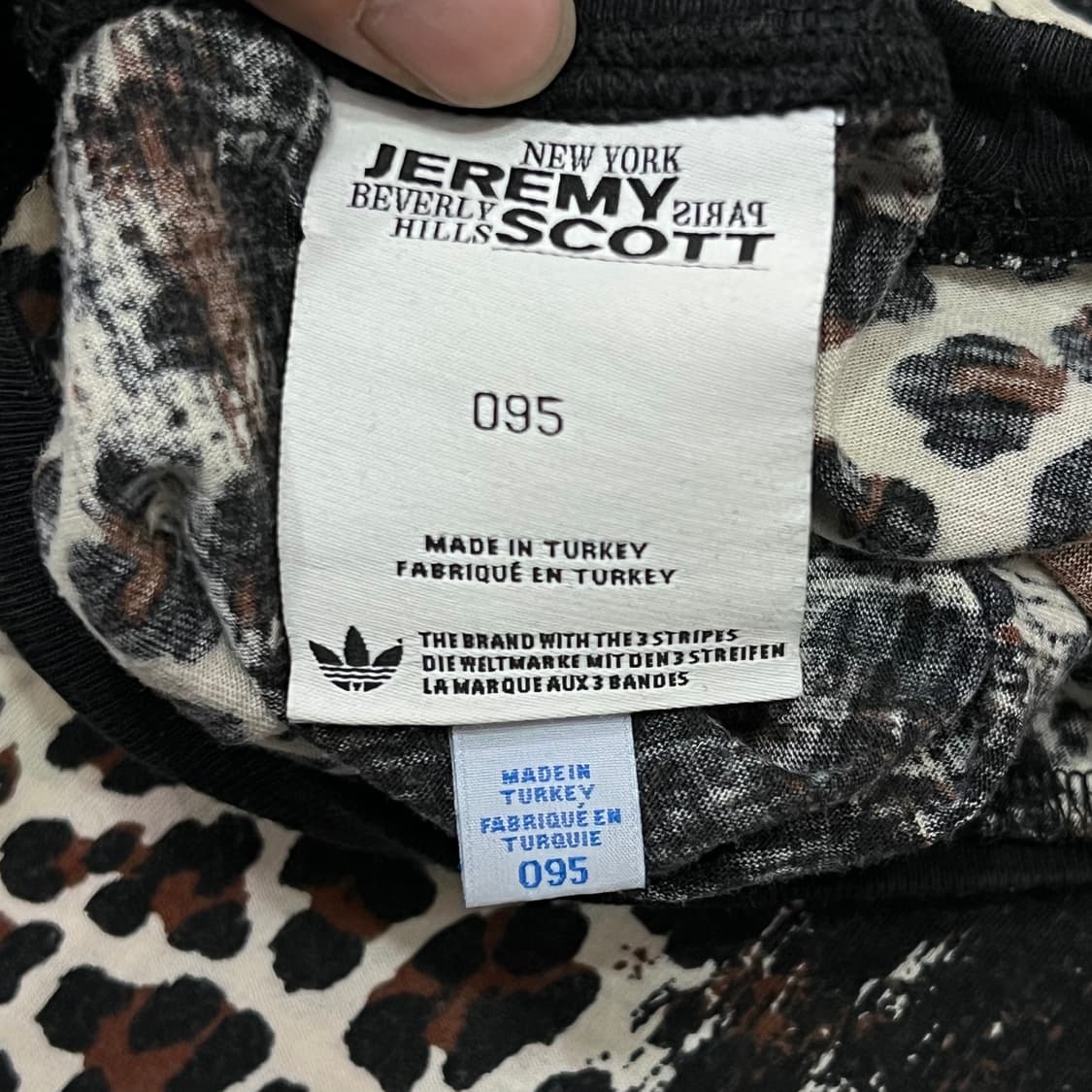  아디다스 제레미스캇 레오파드 빅로고 반팔티 y16430 상품이미지5