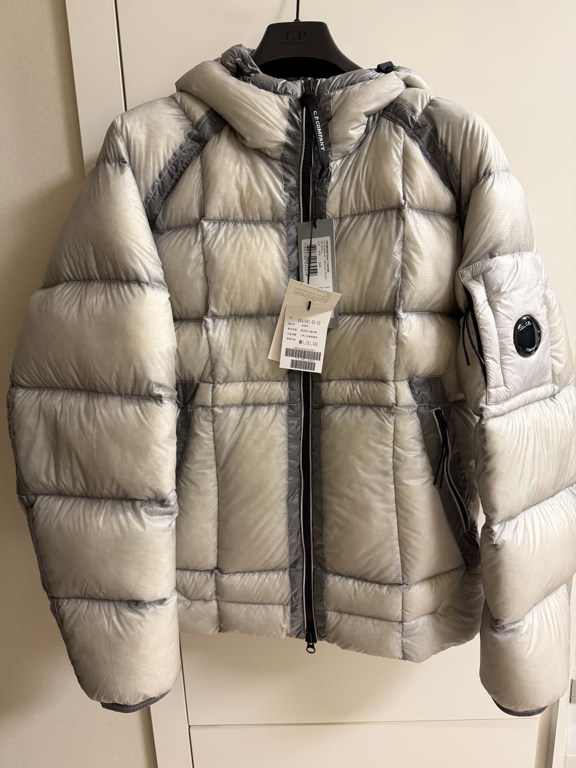 [새상품] CP 컴퍼니 DD쉘 후드 익스클루시브(루나락) 다운 자켓 L사 상품이미지1