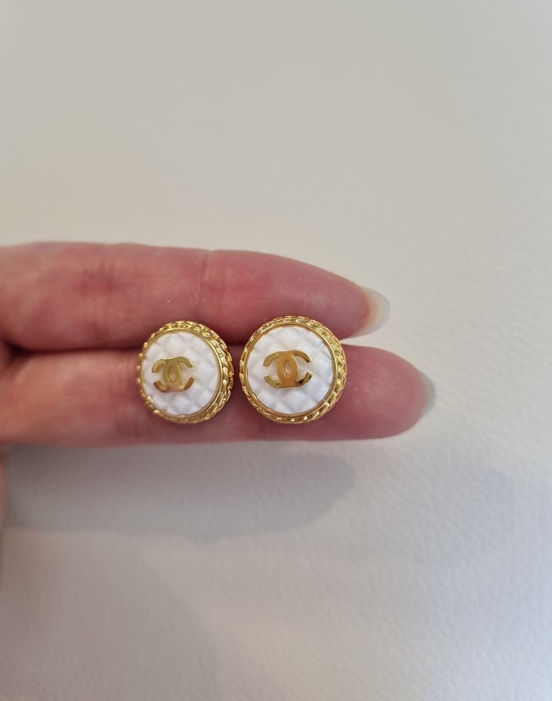 샤넬 화이트퀼팅 골드CC 단추 귀걸이 업사이클링 상품이미지3