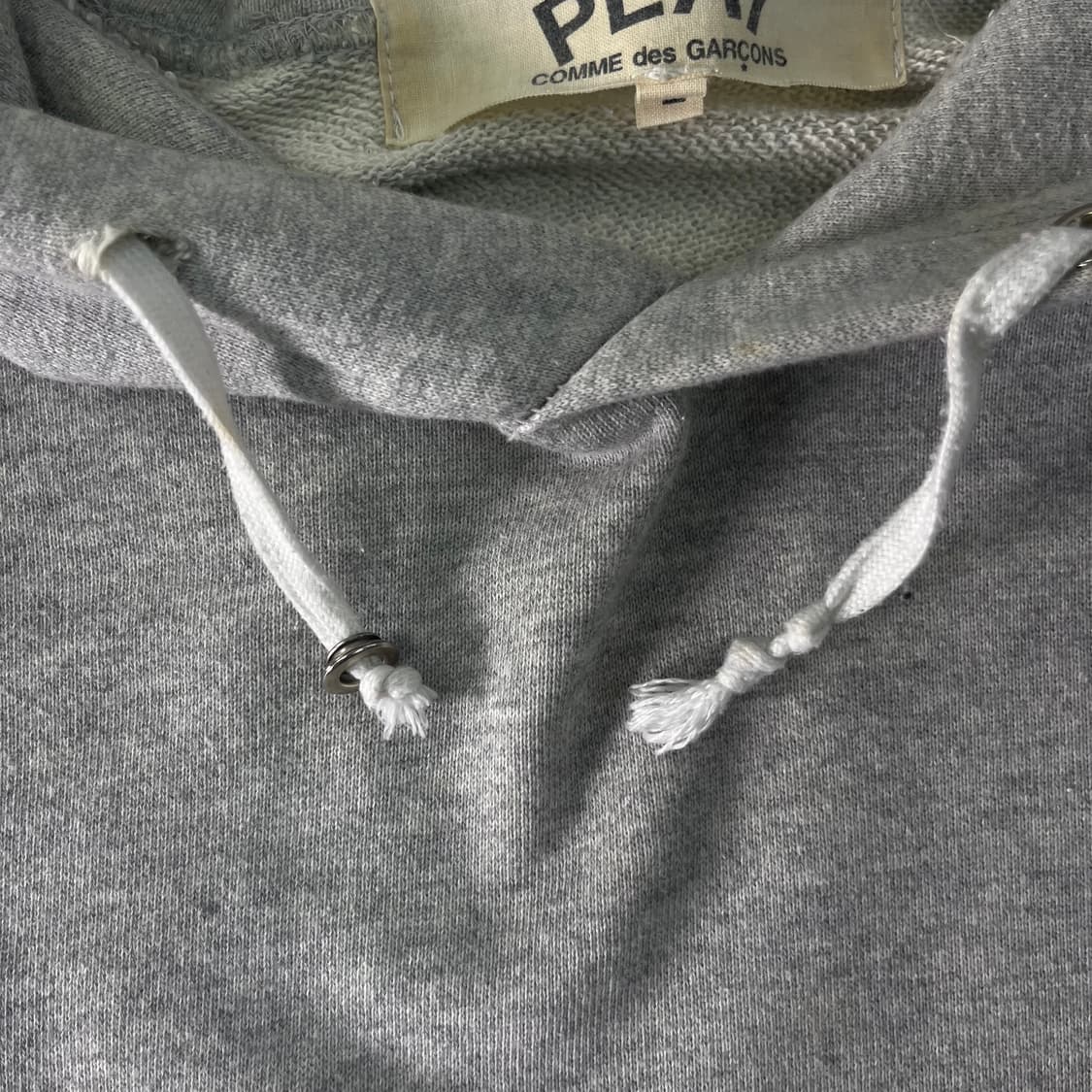 100 꼼데가르송 레드 하트와펜 그레이 후드티  상품이미지4