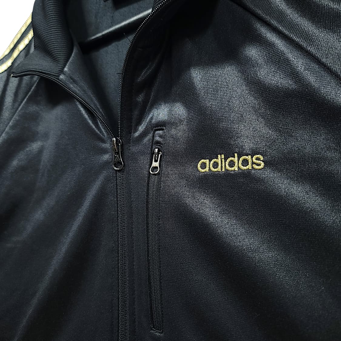 [105] 아디다스 블랙&골드라인 패딩 트랙탑 자켓 상품이미지4