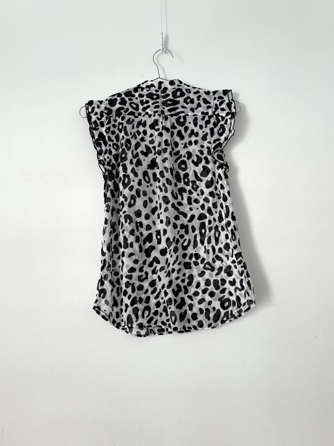 Leopard ruffle blouse / black & white 상품이미지6