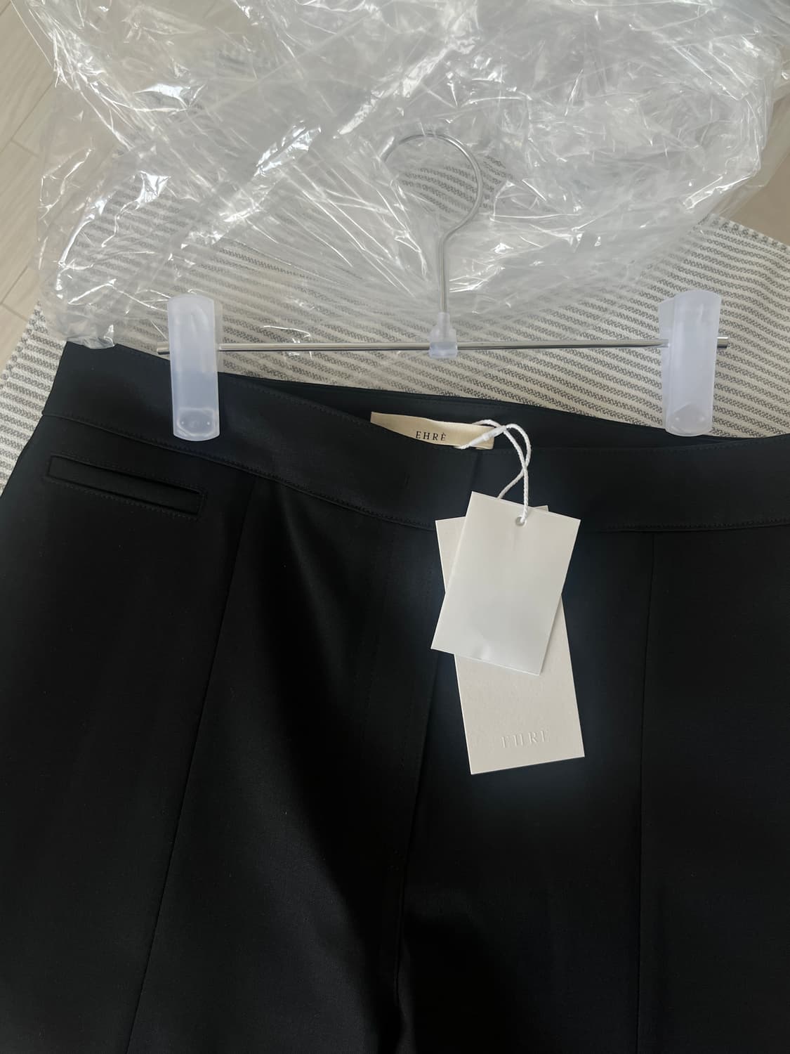 ehre 에레 KATIE CAPRI PANTS [2026] 상품이미지3
