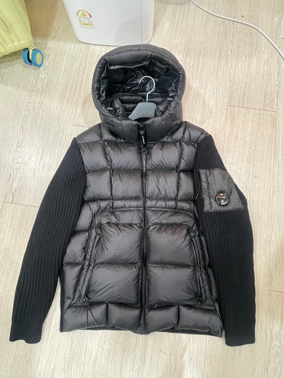 Cp컴퍼니 메리노울 니트패딩 XL판매합니다! 상품이미지1
