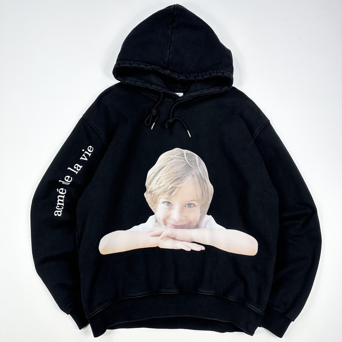 아크메드라비 베이비 페이스 블랙 후드티 (실측 L) 상품이미지2