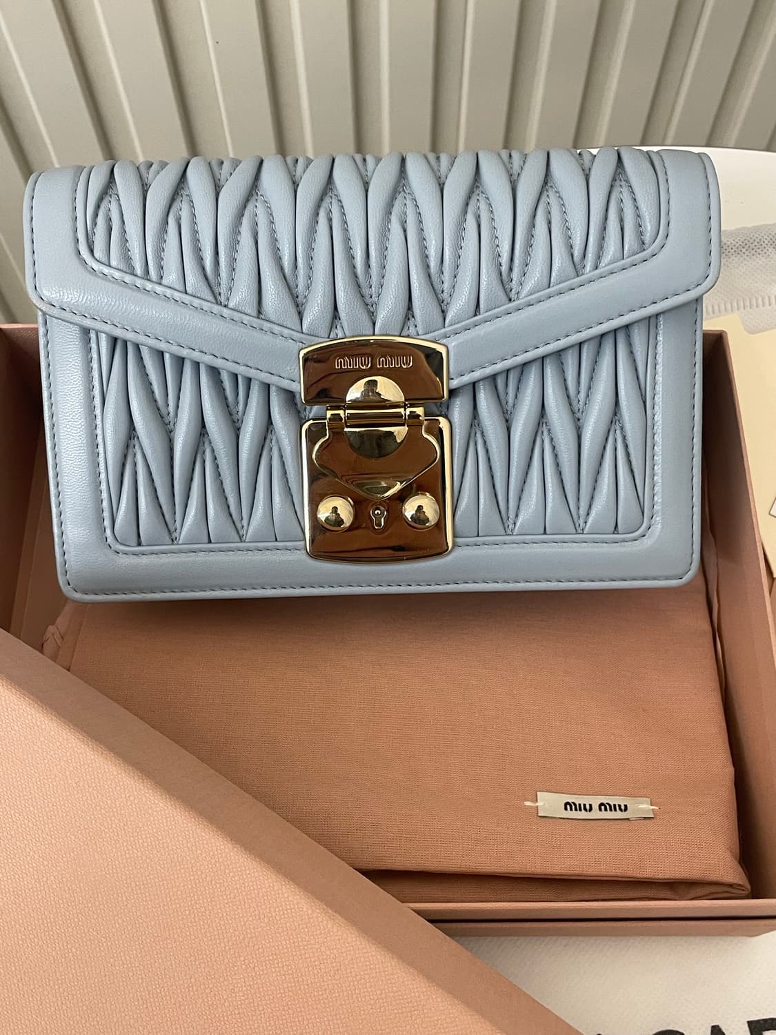 미우미우 마테라쎄 체인 크로스백 상품이미지2