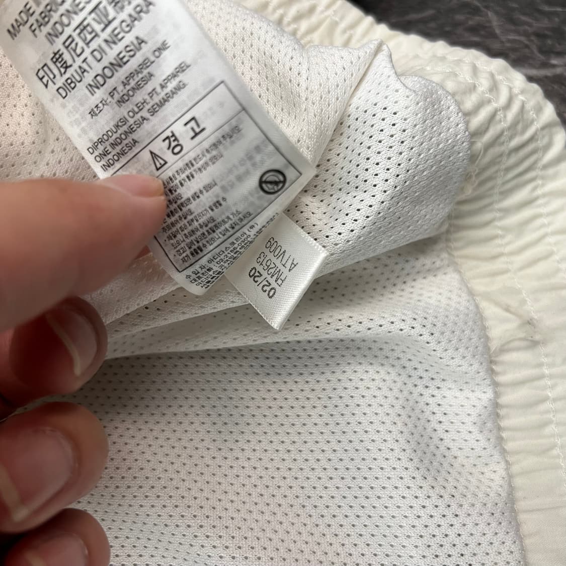 여성용 아디다스 삼선 화이트 나일론 우븐 학업 바람막이 자켓  상품이미지5