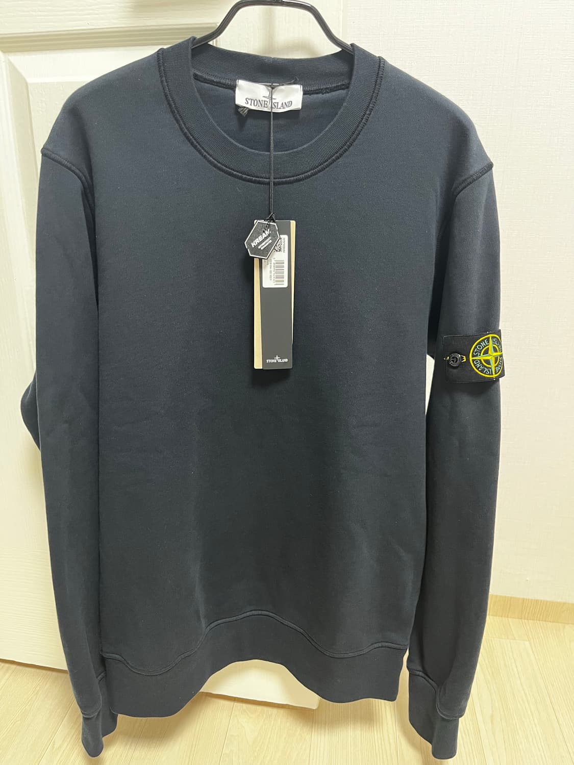 스톤아일랜드 25ss 네이비 블루 맨투맨 상품이미지1