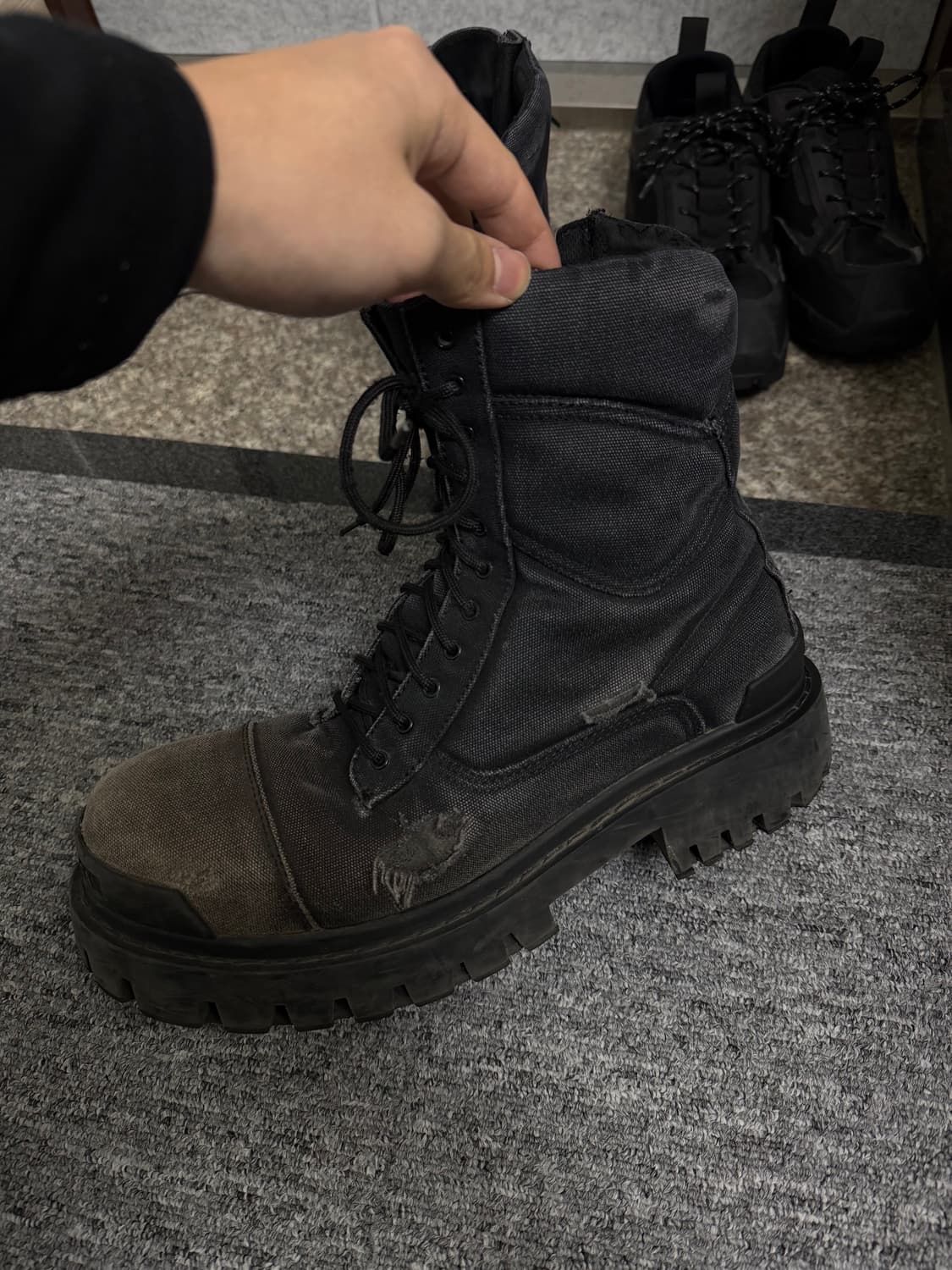 [43] 발렌시아가 컴뱃 스트라이크 부츠 블랙 상품이미지2