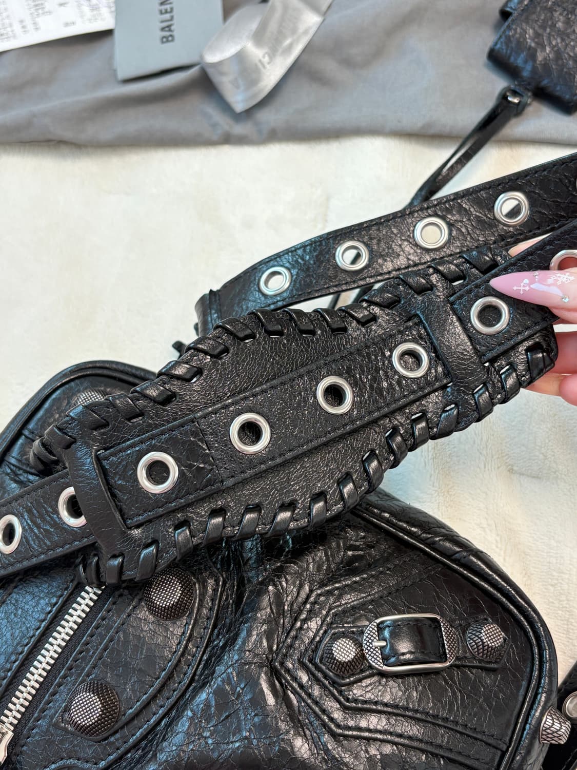 발렌시아가 르카골 크로스 바디백 남성 상품이미지2