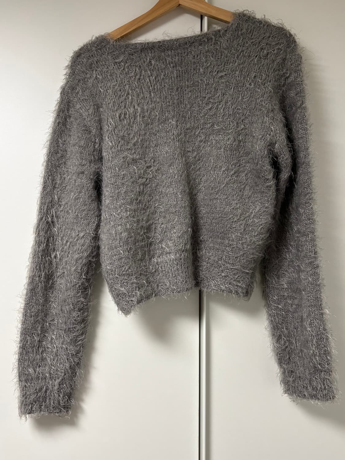 차콜 그레이 컬러의 샤기 가디건 상품이미지2