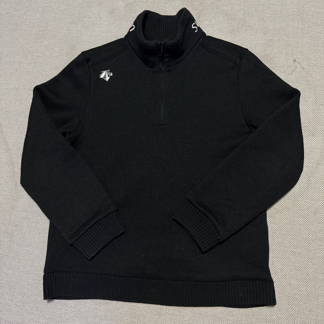 데상트 스위스 스키팀 하프집업 니트 상품이미지1