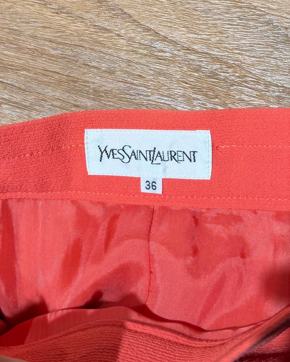 이브 생 로랑 코랄 핑크 베이직 h라인 미디 스커트 상품이미지7