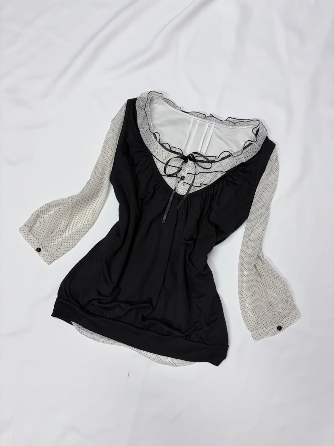 땡땡이 도트 프릴 블라우스 공겜여주 코디 🗝️🖤 큐트고스 로걀 프레피 상품이미지2