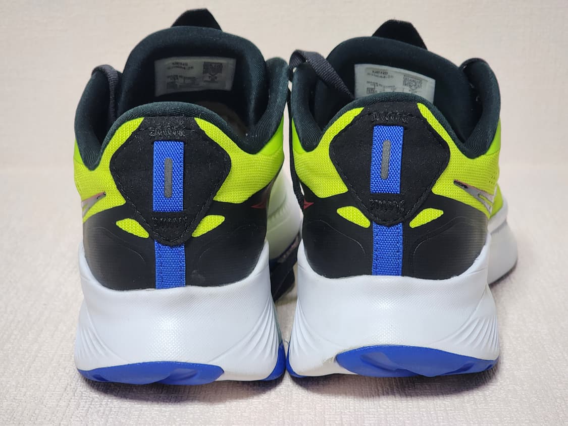 써코니 가이드 15 러닝화 형광 250mm 상품이미지7