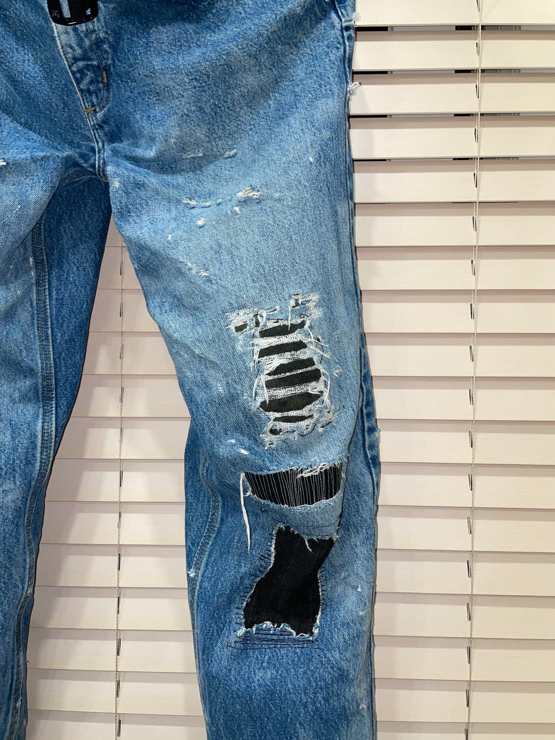 carhartt- battleworn ripped denim 상품이미지3